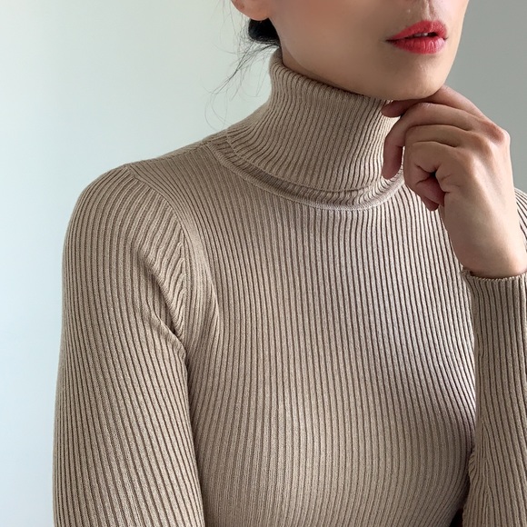 SOFT SLIM FIT TURTLENECK TOP - NUDE - Picture 4 of 9
